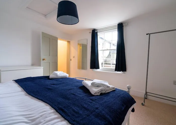 Pass The Keys Stylish Grade II Listed House