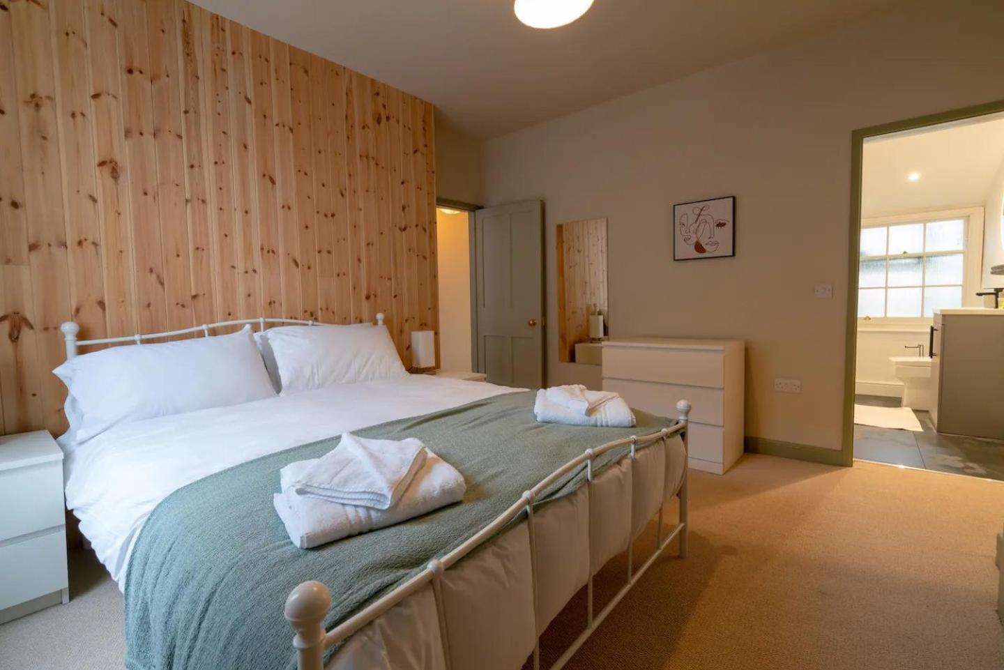 Pass The Keys Stylish Grade Ii Listed House Holiday home *